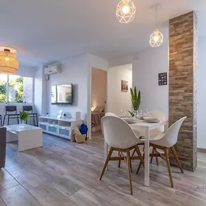 Apartamento 1 en Estadio del Sevilla, 3 habitaciones y metro Apartamento